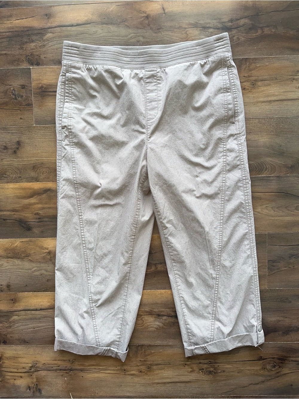 Chico’s Beige Pull-On Crop Pants 1.5 Elastic Waist Stretch Capri Casual (10)